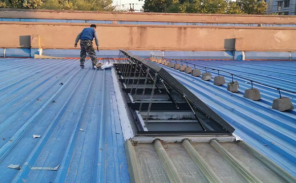 某区域性物流仓储中心榆阳排烟窗系统安装项目