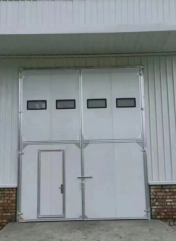 榆阳工业门在设备装配车间出入口的实施记录